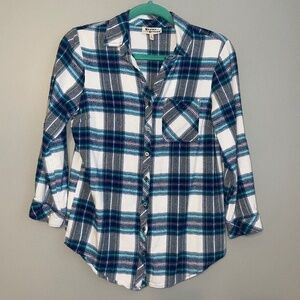 EUC Hester & Orchard Plaid Flannel Shirttail Button Down Size Small